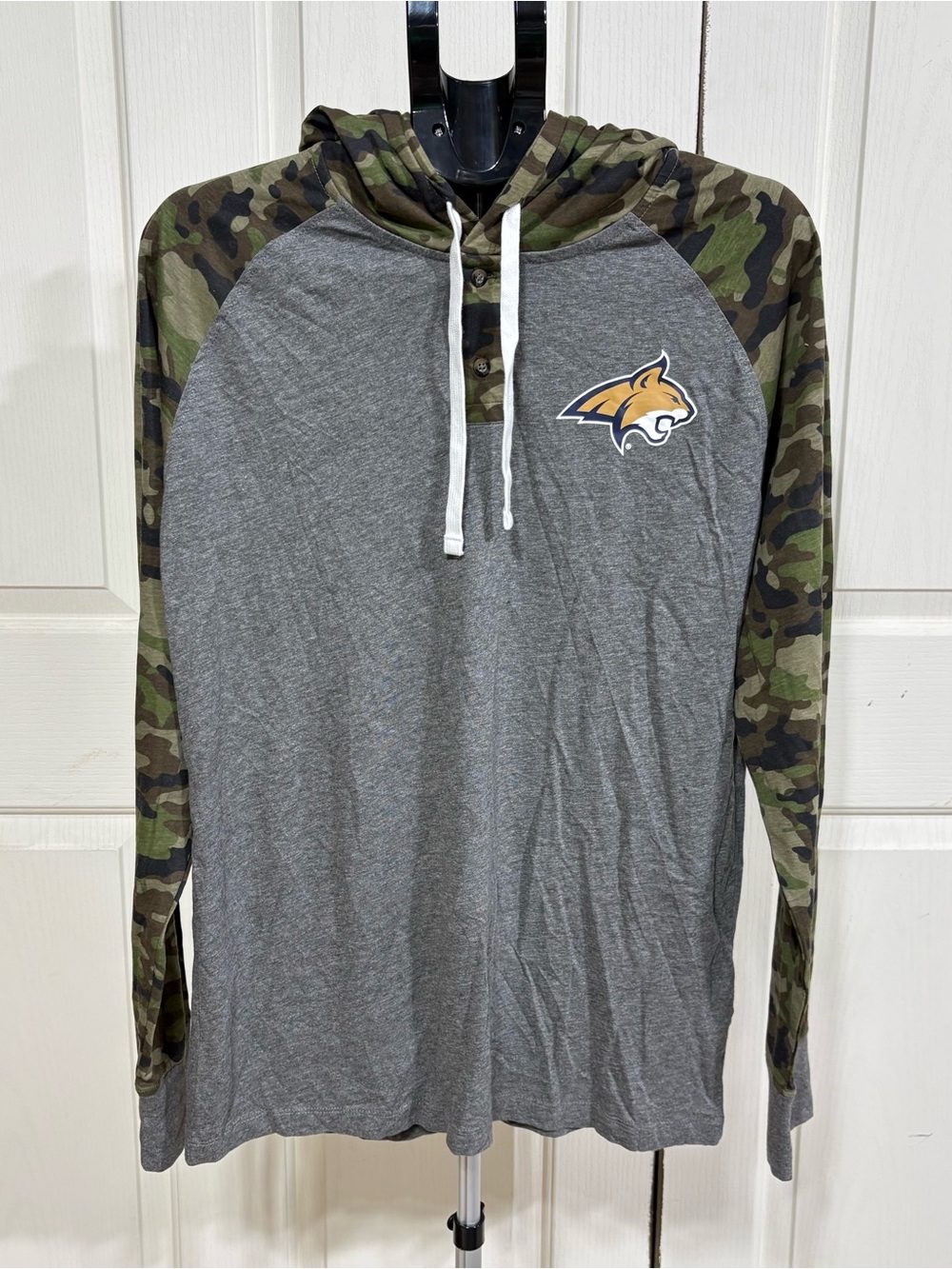 NWT Montana State Bobcats Rivalry Threads Mens L Camo Raglan Henley Hoodie Shirt